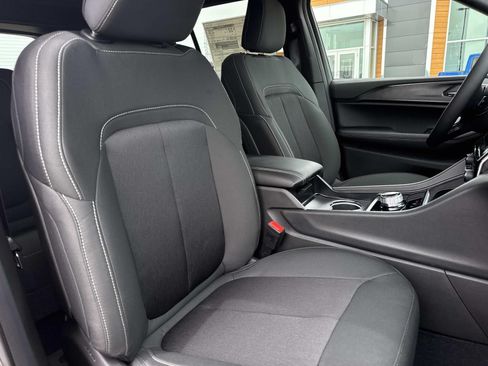 New 2026 Jeep Grand Cherokee Laredo RWD image 11
