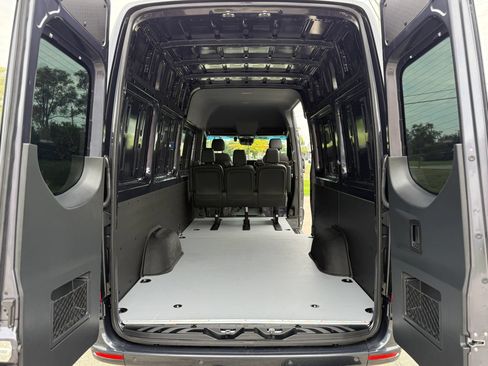 Used 2023 Mercedes-Benz Sprinter 2500 image 12