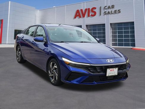 Used 2025 Hyundai Elantra SEL FWD image 9