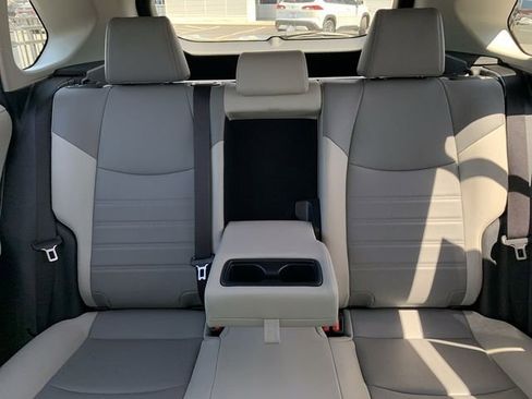 Used 2020 Toyota RAV4 XLE Premium FWD image 31