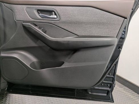 Used 2021 Nissan Rogue SV image 29