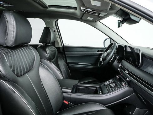 Used 2023 Hyundai Palisade Limited w/ Winter Package image 24