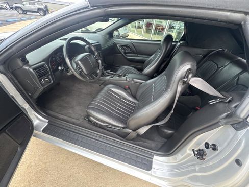 Used 2002 Chevrolet Camaro Z28 w/ SS Performance/Appearance Pkg RWD image 9