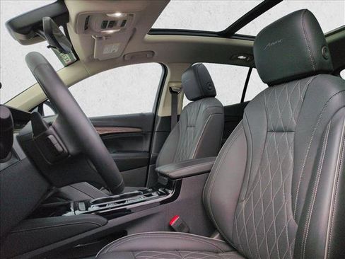 Used 2023 Buick Envision Avenir AWD/4WD image 17