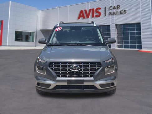Used 2025 Hyundai Venue SEL FWD image 2
