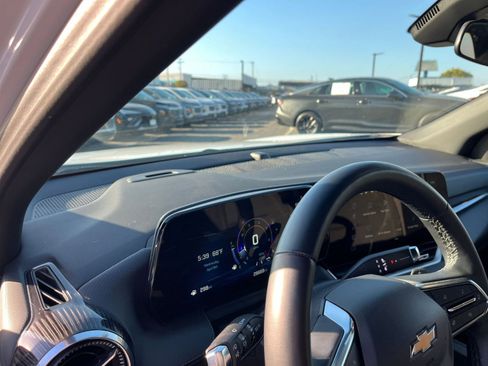 Used 2025 Chevrolet Equinox LT image 35