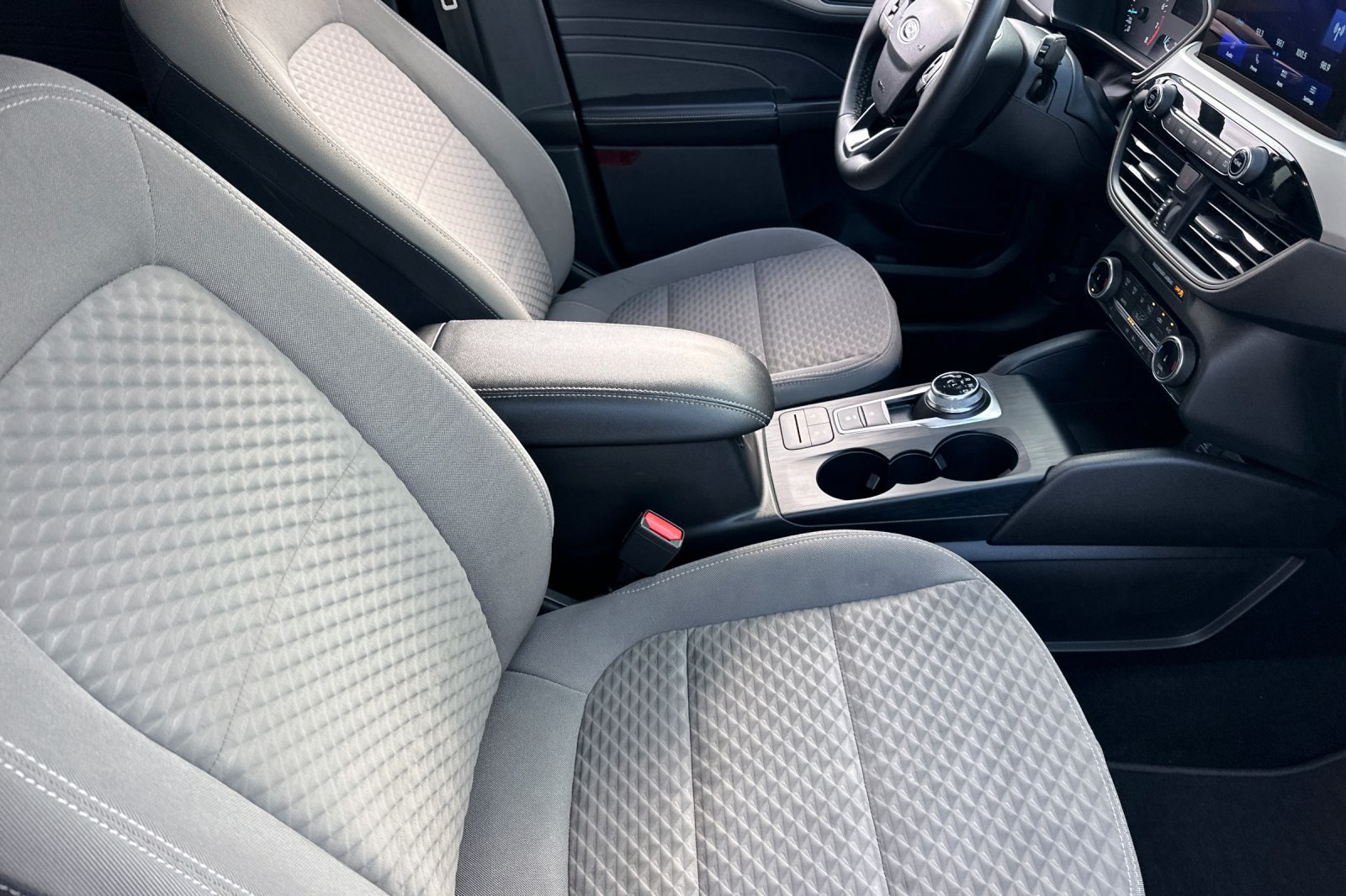 Used 2022 Ford Escape SE w/ SE Sport Appearance Package AWD/4WD image 15