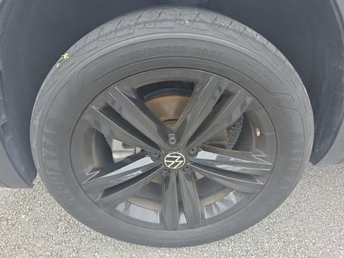 Certified 2023 Volkswagen Atlas Cross Sport SEL R-Line AWD/4WD image 13