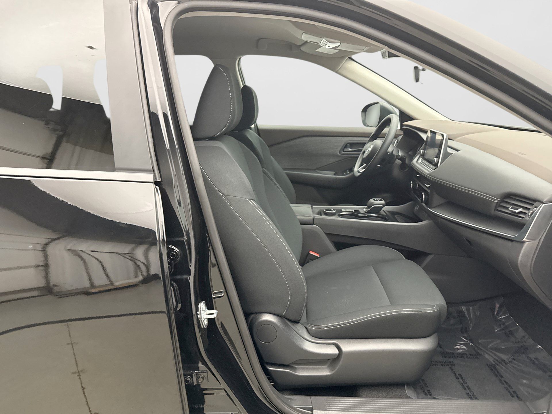 Used 2023 Nissan Rogue S AWD/4WD image 16