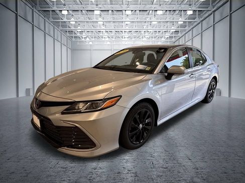 Used 2022 Toyota Camry LE w/ Convenience Package FWD image 12