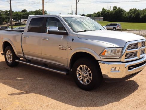 Used 2018 RAM 2500 Laramie w/ Convenience Group RWD image 8