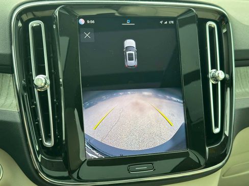 Certified 2023 Volvo XC40 B5 Plus w/ Protection Package Premier AWD/4WD image 27