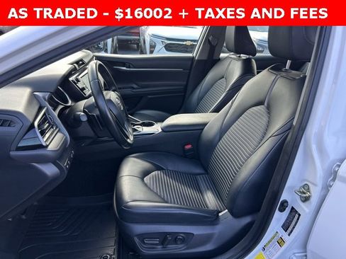 Used 2020 Toyota Camry SE image 14