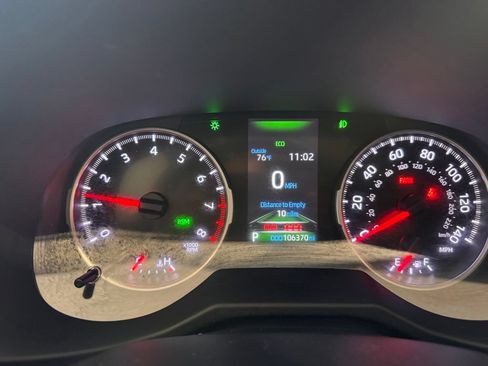Used 2022 Toyota RAV4 XLE Premium AWD/4WD image 25