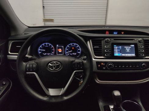 Used 2018 Toyota Highlander LE FWD image 22