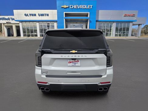 Used 2025 Chevrolet Suburban High Country RWD image 8