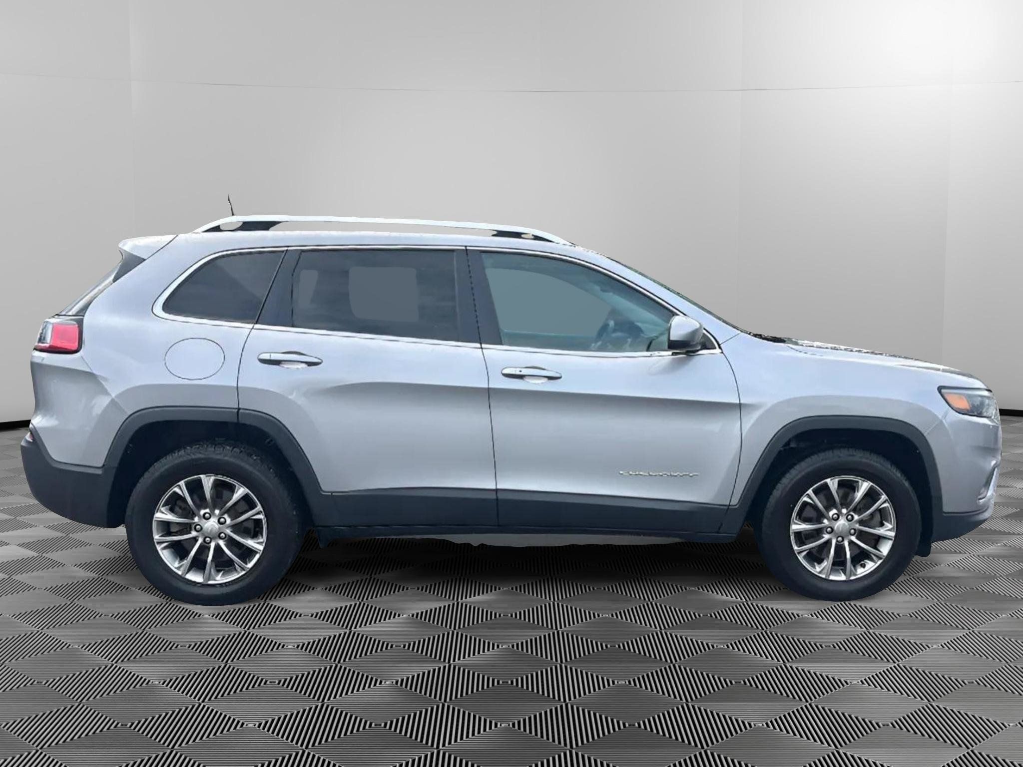 Used 2019 Jeep Cherokee Latitude Plus w/ Comfort/Convenience Group AWD/4WD image 6