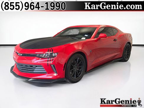 Used 2018 Chevrolet Camaro LT RWD image 1