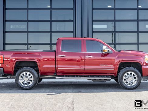Used 2018 GMC Sierra 2500 Denali w/ Duramax Plus Package image 8