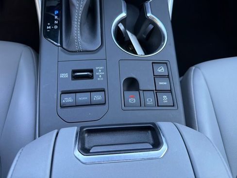 Used 2023 Toyota Highlander XLE AWD/4WD image 19
