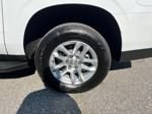 Used 2025 Chevrolet Suburban LT AWD/4WD image 8