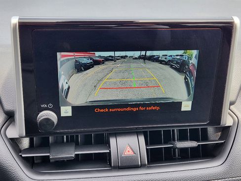 Used 2025 Toyota RAV4 XLE image 17