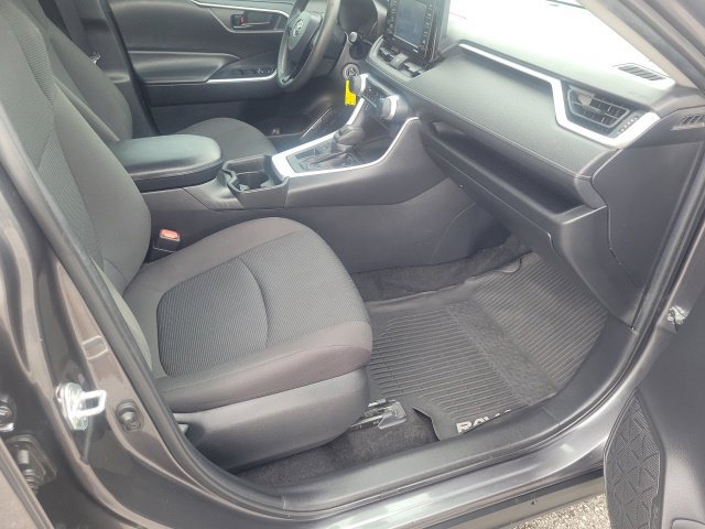 Used 2021 Toyota RAV4 LE FWD image 12