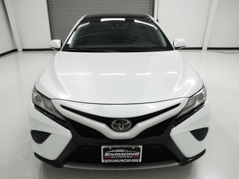 Used 2018 Toyota Camry XSE image 2