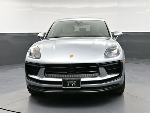 Certified 2022 Porsche Macan AWD/4WD image 11