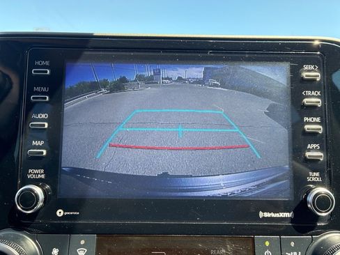 Used 2021 Toyota Highlander L image 21