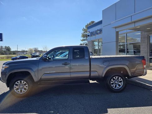 Used 2016 Toyota Tacoma SR5 w/ SR5 Appearance Package (SN) image 8
