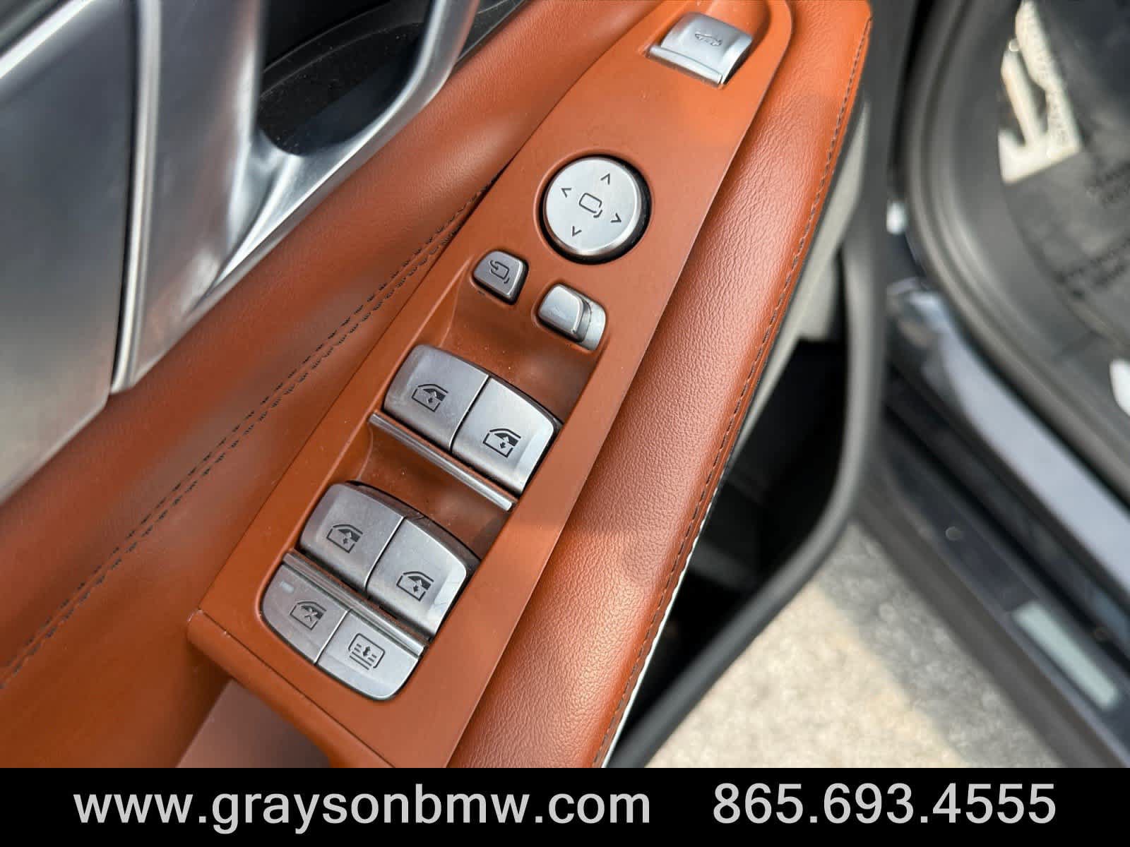 Used 2022 BMW X7 M50i w/ Luxury Seating Package AWD/4WD image 17