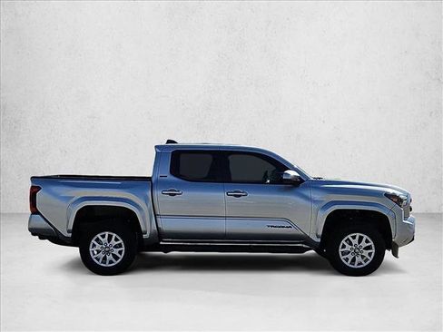 Used 2025 Toyota Tacoma SR5 AWD/4WD image 4