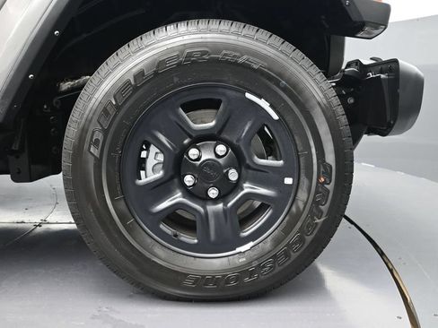 Used 2022 Jeep Gladiator Sport AWD/4WD image 9