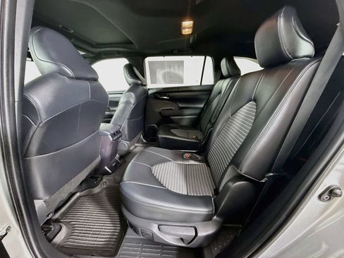 Used 2022 Toyota Highlander XSE AWD/4WD image 26