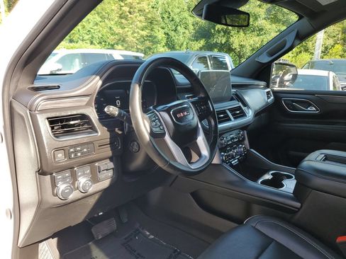 Used 2024 GMC Yukon SLT w/ SLT Luxury Package AWD/4WD image 19