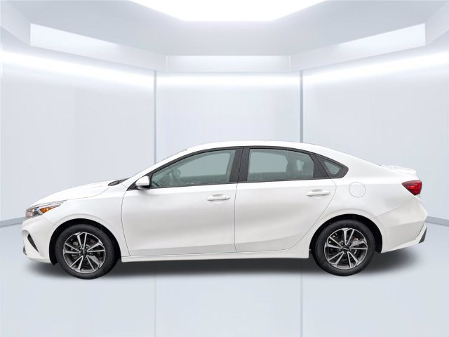 Used 2024 Kia Forte LXS FWD image 2