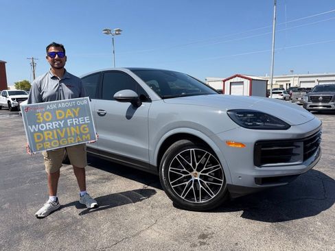 Used 2024 Porsche Cayenne Coupe AWD/4WD image 1