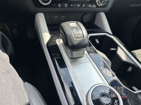 Used 2025 Mitsubishi Outlander SE AWD/4WD image 24