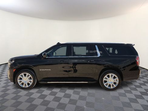 Used 2022 Chevrolet Suburban LT RWD image 2