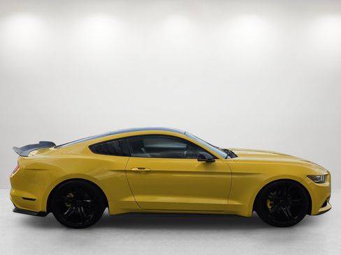 Used 2017 Ford Mustang Coupe RWD image 4