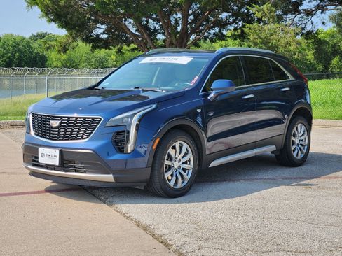 Used 2020 Cadillac XT4 Premium Luxury FWD image 2