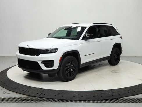 New 2026 Jeep Grand Cherokee Laredo X RWD image 4