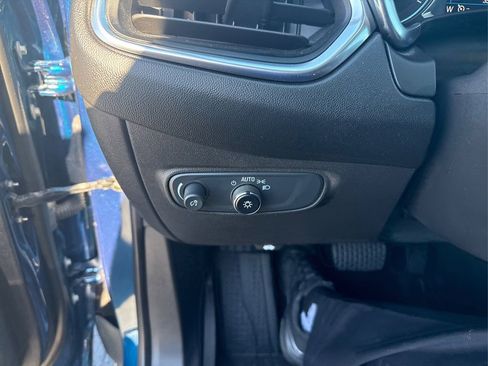 Used 2021 Chevrolet Equinox LT FWD image 15