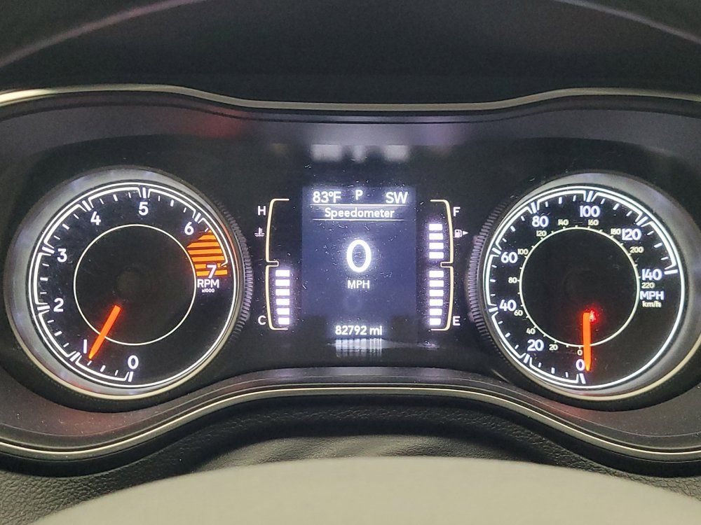 Used 2019 Jeep Cherokee Latitude Plus w/ Comfort/Convenience Group AWD/4WD image 23