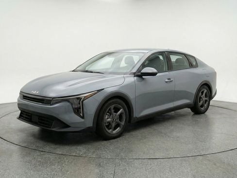 Used 2025 Kia K4 FWD image 3