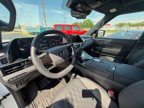 Used 2026 INFINITI QX80 Autograph w/ Premium Cargo Package AWD/4WD image 14