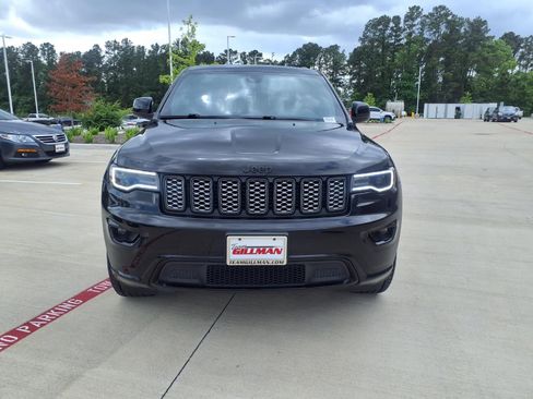Used 2021 Jeep Grand Cherokee Laredo X RWD image 2
