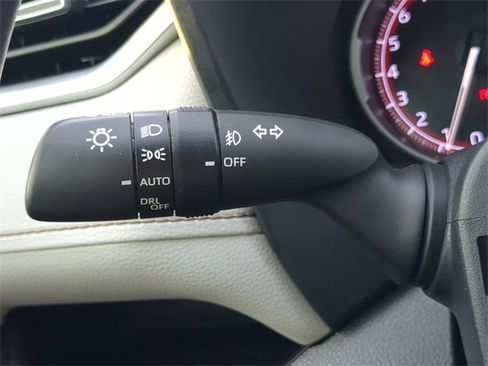 Used 2021 Toyota RAV4 Limited image 31