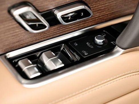 New 2026 Land Rover Range Rover SE image 22